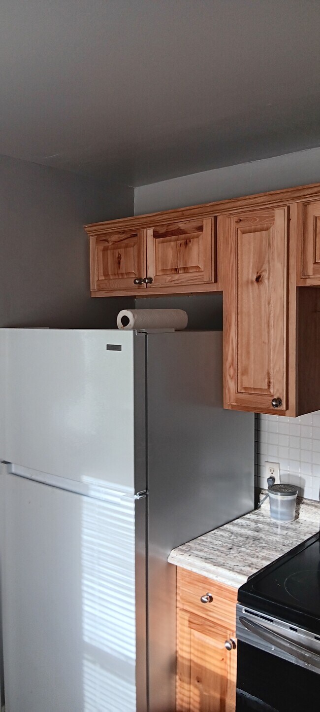 Building Photo - 548 E Woodrow St