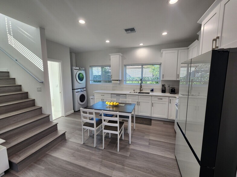 Building Photo - 10742 Gerald Ave