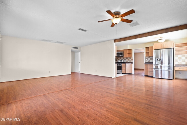 Building Photo - 7316 Clemente Ave