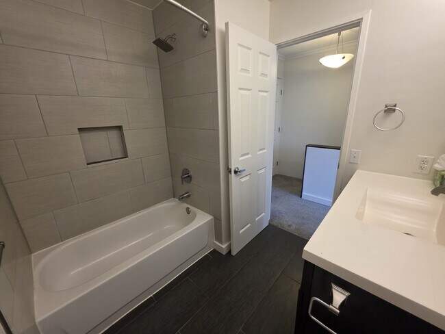 Building Photo - 350 Aoloa St