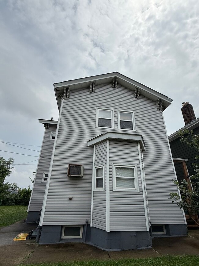 Primary Photo - 2121 Eggers St