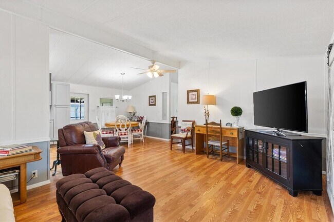 Building Photo - 732 Royal Palm Ave