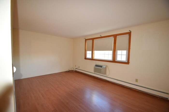 Building Photo - 174 Upper County Rd