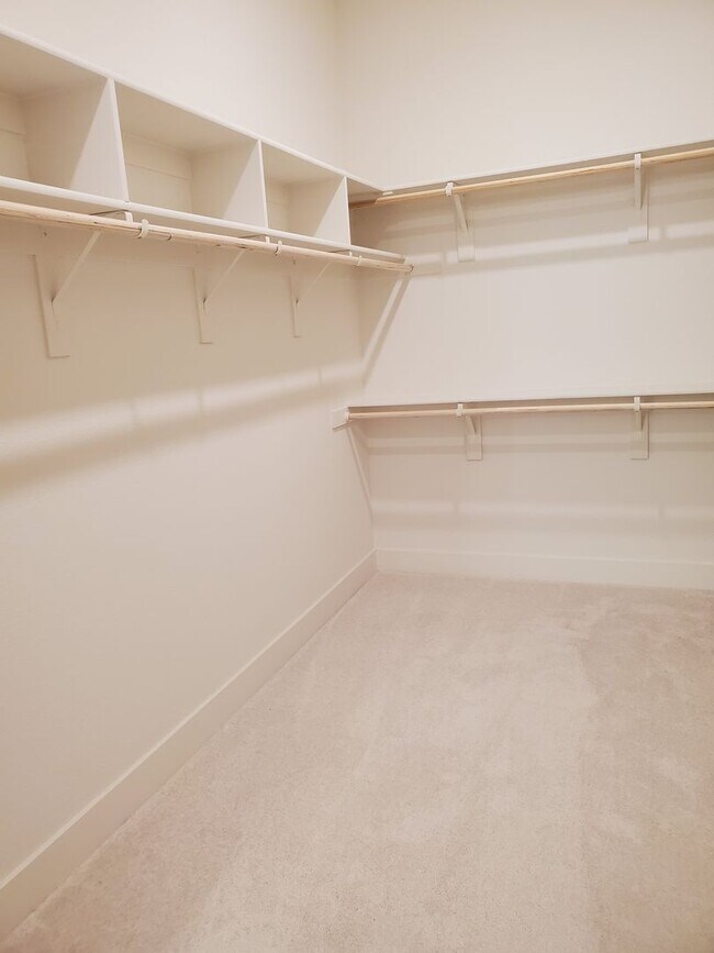 Building Photo - Next Gen Home with main house and guess unit in Spring lake Area