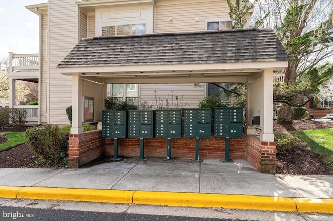 Building Photo - 5921 Barbados Pl