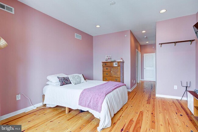 Building Photo - 1509 Dorrance St