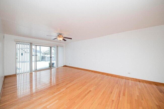 Building Photo - 5300 Carriage Way Dr