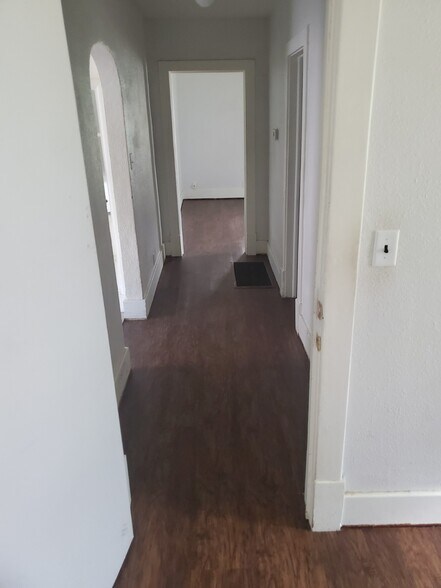 Building Photo - 605 S Purdy Ave