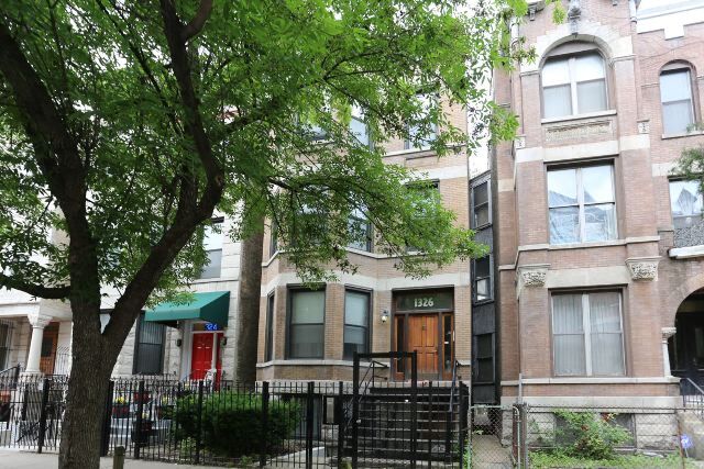 Building Photo - 1332 N Claremont Ave