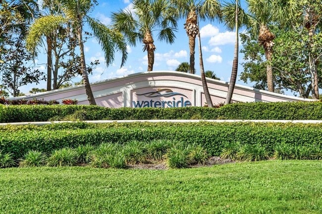 Building Photo - 4942 Coquina Key Dr SE