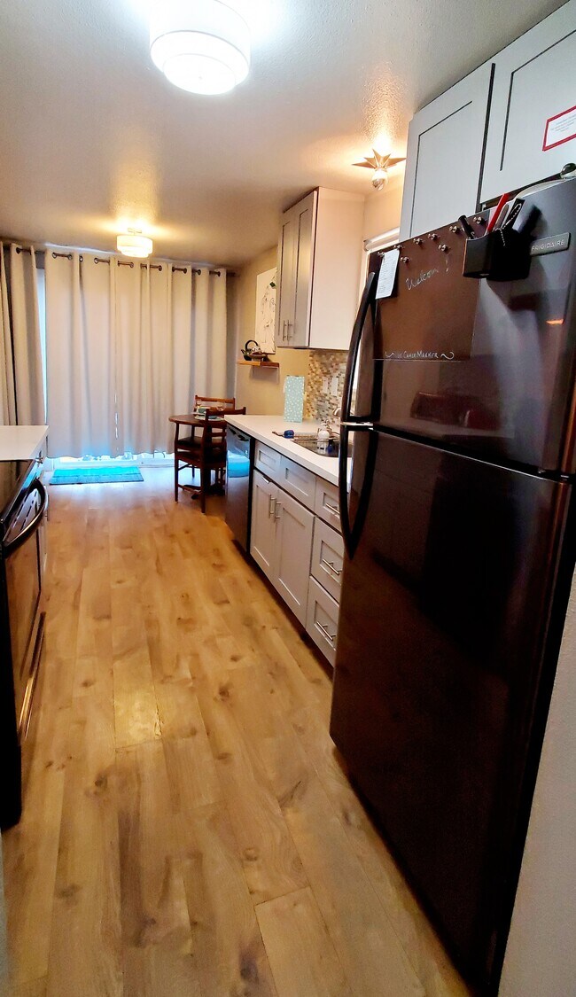 Building Photo - 1006 S Sprague Ave