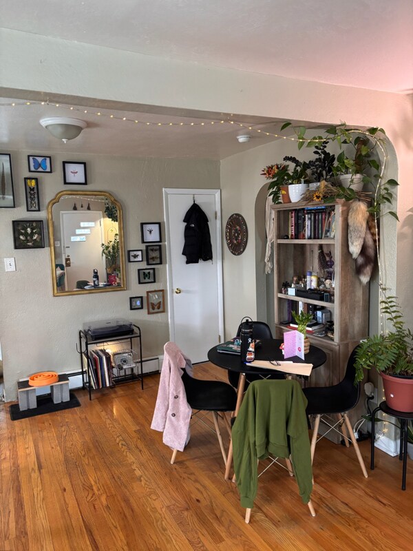 Building Photo - 615 W Mulberry St