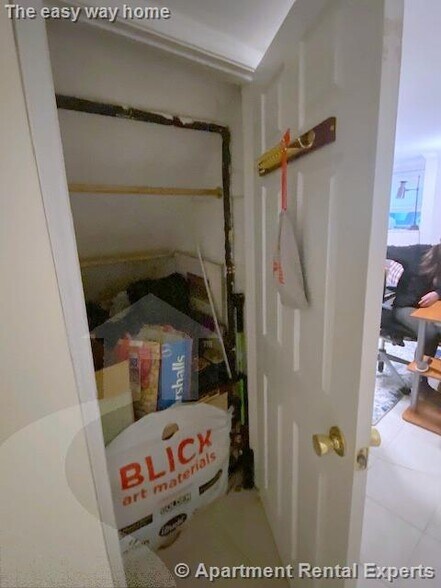 Building Photo - 519 Main St