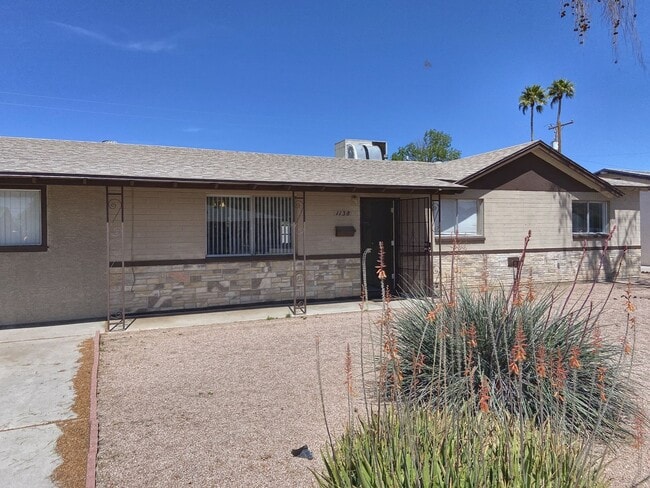 Building Photo - LARGE 4BR/2BA HOUSE FOR RENT