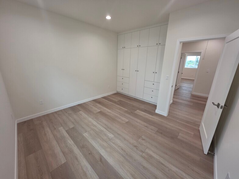 Building Photo - 6748 Ben Ave