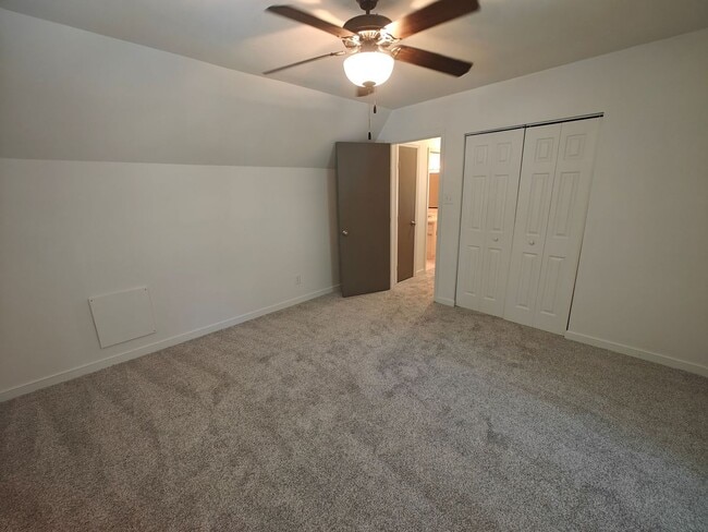 Building Photo - 4 bedroom2 bath home