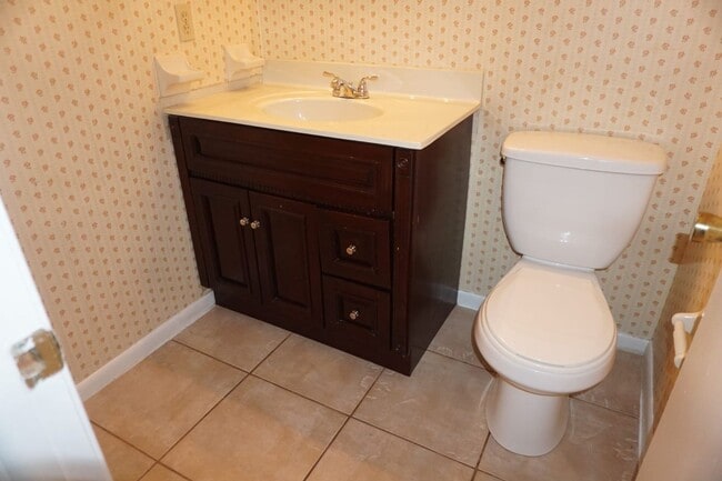 Building Photo - 3 bedroom townhouse near NAS Jax