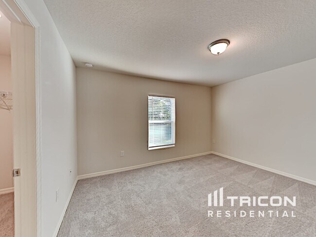 Building Photo - 7012 Everest St