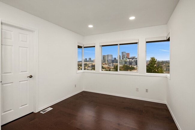 Building Photo - 9610 SE 7th St