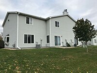 Building Photo - Rent Special - Spacious End Unit 2 Bed/1 Bath Townhome!