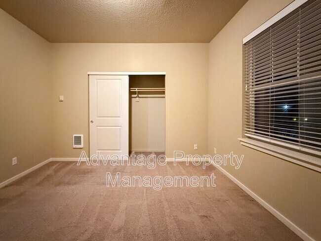 Building Photo - 537 Catron St S