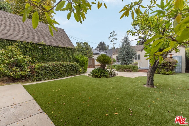 Building Photo - 459 S Bundy Dr