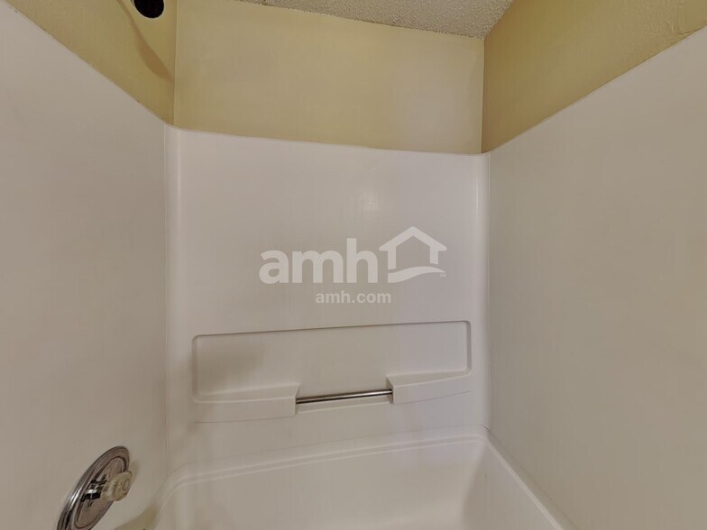 Building Photo - 1939 Dutch Elm Dr