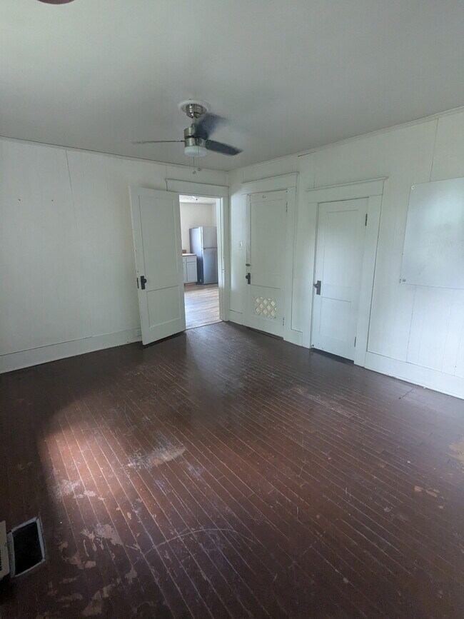 Building Photo - 816 Goldwire St SW