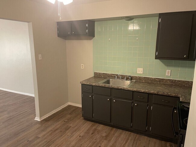 Building Photo - 3255 Delor St