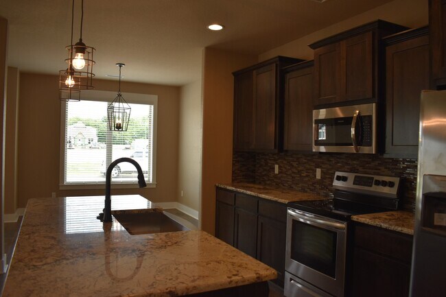 Building Photo - 812 N Malbec Rd