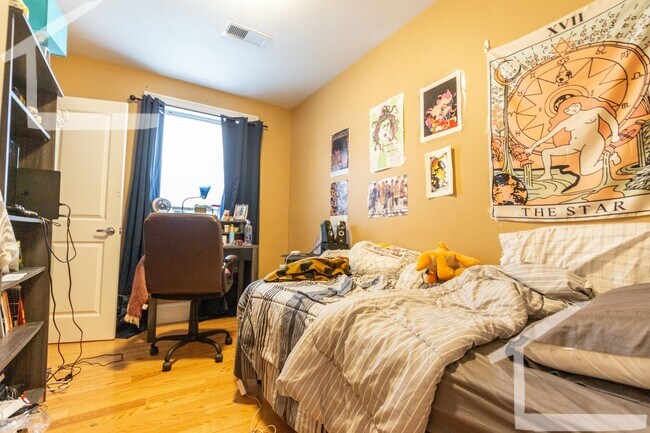 Building Photo - HOT BROOKLINE LISTING!!!!!