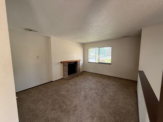 Building Photo - 925 Gellatly Ave