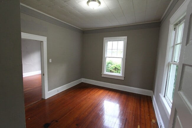Building Photo - 241 Marion St