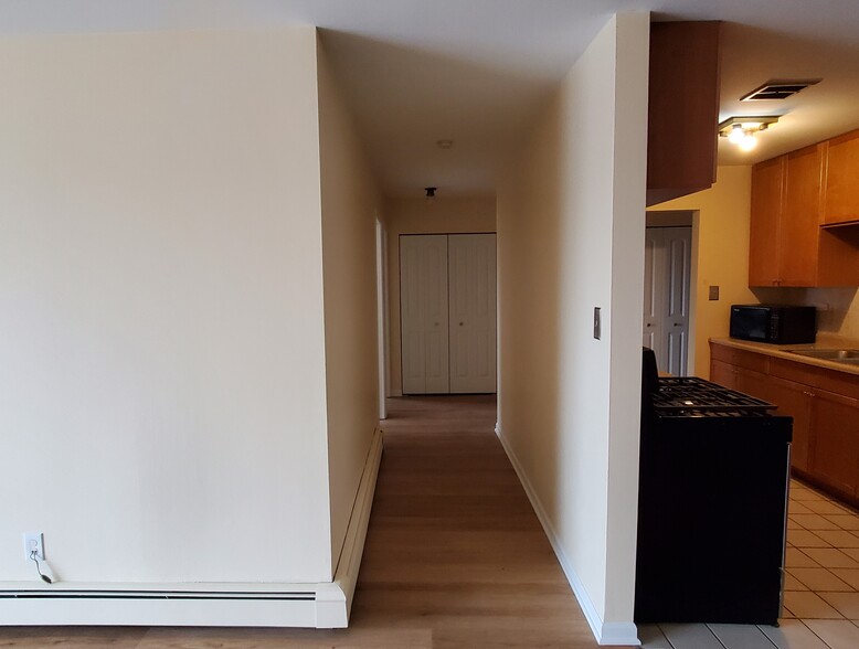 Hallway to Living/Dining Room - 8974 N Western Ave