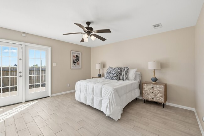 Building Photo - 1001 Strawberry Ridge Dr