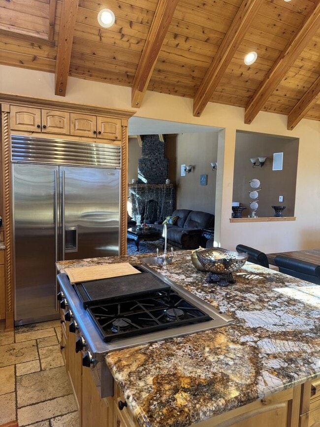 Building Photo - Luxury 5-Bedroom, 6-Bathroom Mountain Retreat – Hot Tub, Fireplaces, & More!