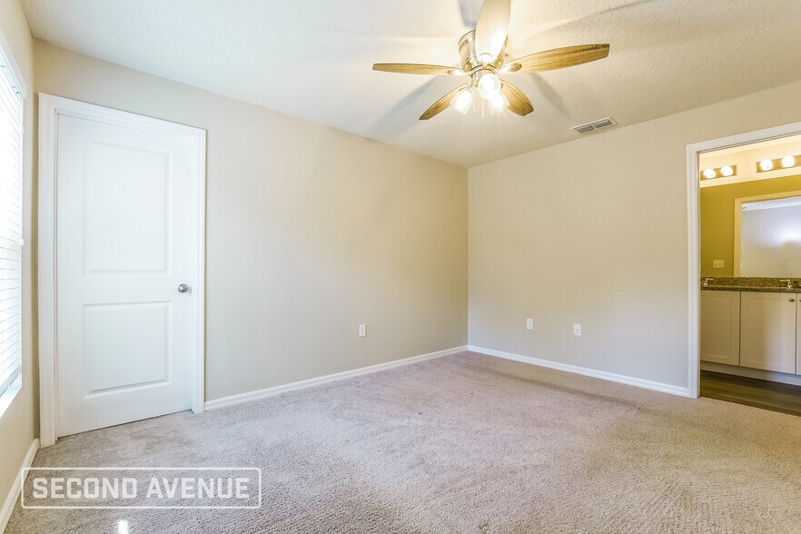 Building Photo - 3637 W Parkview Dr