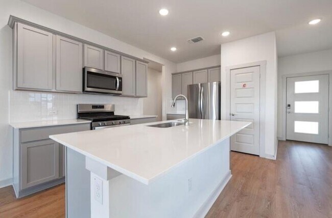 Building Photo - 10805 Meris Ln