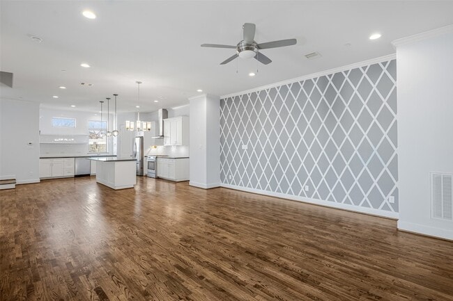 Building Photo - 2324 Camden Dr