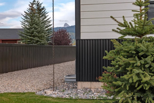 Building Photo - 444 Cowboy Trail