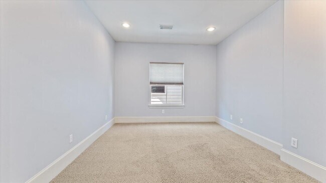 Building Photo - 931 W 23rd St