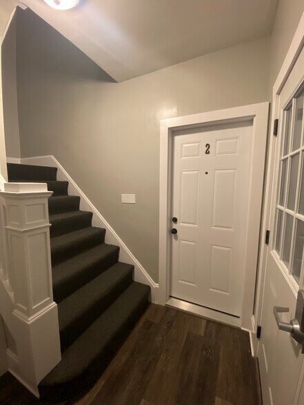 Building Photo - 2112 Cathedral Ave