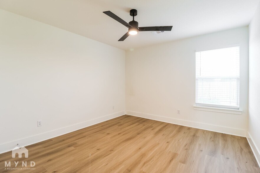 Building Photo - 1020 Autumn Royal Ave