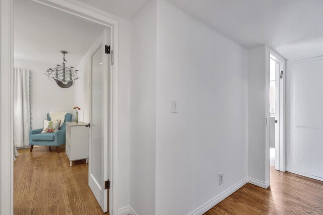 Building Photo - 24 E Westwind St