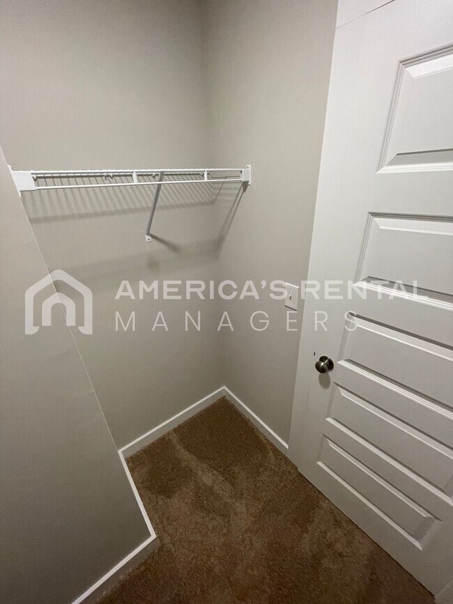 Building Photo - Home for Rent in Weaver, AL!!! Available to View Now!!! Sign a 13-month lease by 5/31/2026 and re...