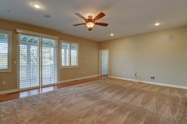 Building Photo - Incredible Home with Lake Views!