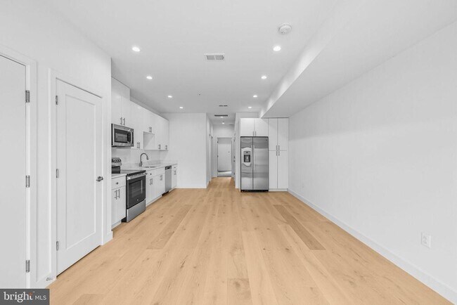 Building Photo - 2530 Elvans Rd SE