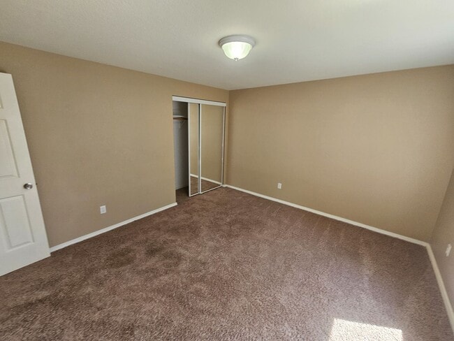 Building Photo - 703 Sitka Deer Ct NW