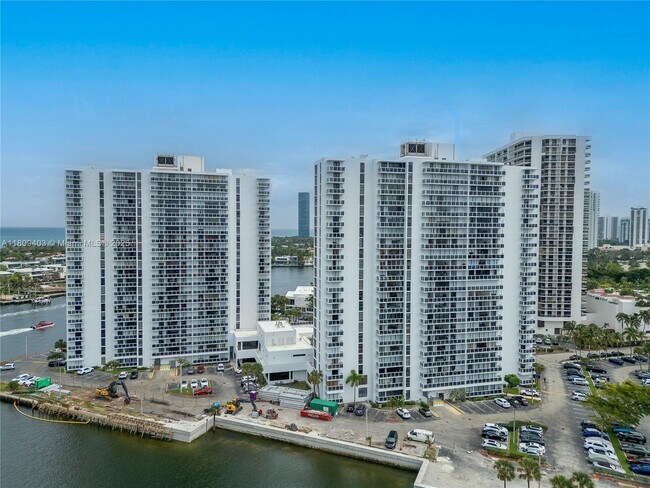 Building Photo - 20505 E Country Club Dr