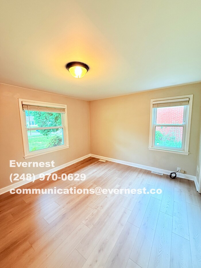 Building Photo - 17252 Sunnybrook Dr